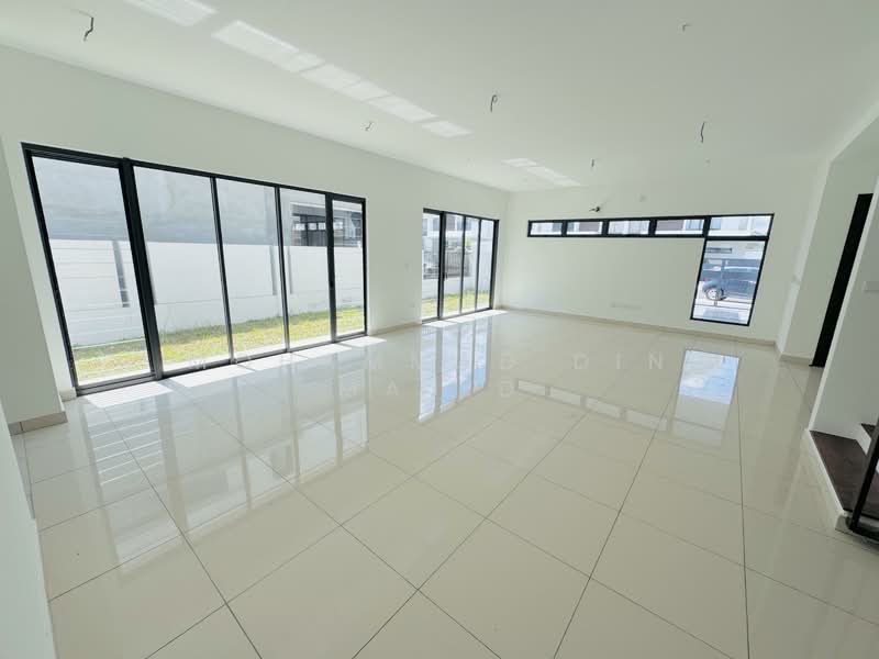 Rumah Berkembar untuk Dijual di Elmina (Shah Alam) - Mohammad Din Majid - Living Room - PropertyGuru.com.my