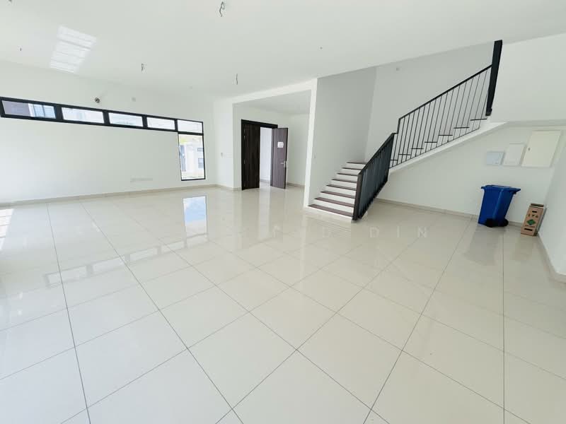 Rumah Berkembar untuk Dijual di Elmina (Shah Alam) - Mohammad Din Majid - Living Room - PropertyGuru.com.my