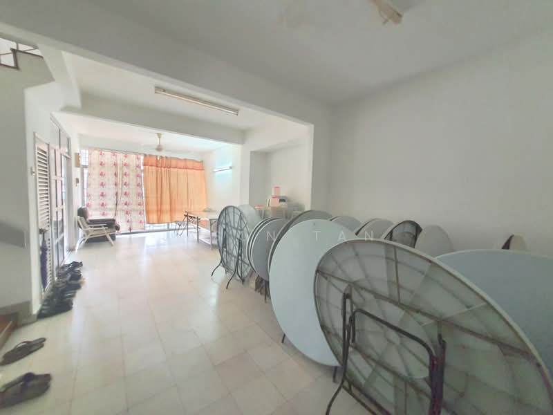 2-storey Terraced House for Sale in SS18 (Subang Jaya) - Jason Tan - Living Room - PropertyGuru.com.my