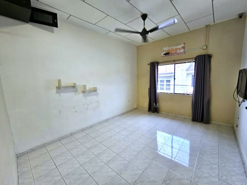 2-storey Terraced House for Sale in Taman Johor Jaya (Johor Bahru) - Karl Lim - Living Room - PropertyGuru.com.my