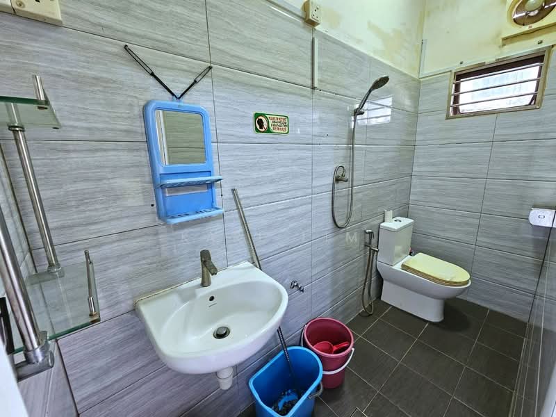 2-storey Terraced House for Sale in Taman Johor Jaya (Johor Bahru) - Karl Lim - Bathroom - PropertyGuru.com.my