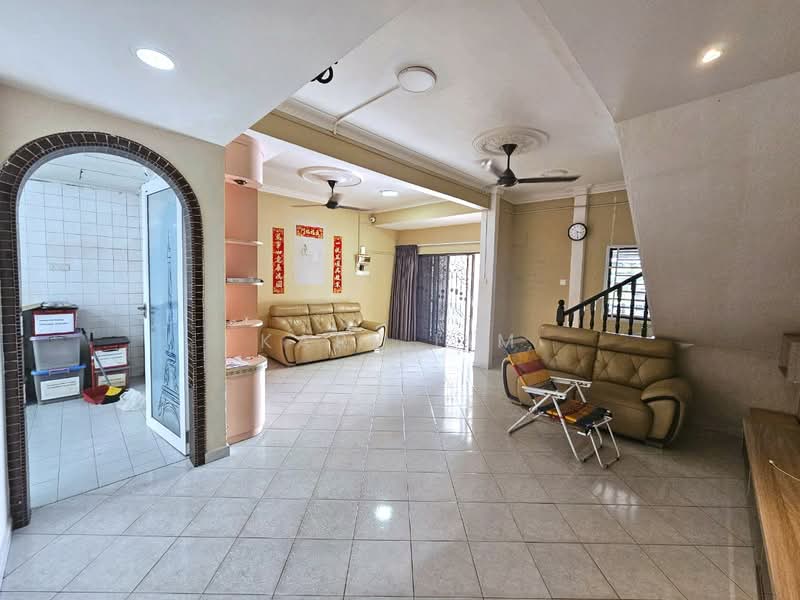 2-storey Terraced House for Sale in Taman Johor Jaya (Johor Bahru) - Karl Lim - Living Room - PropertyGuru.com.my