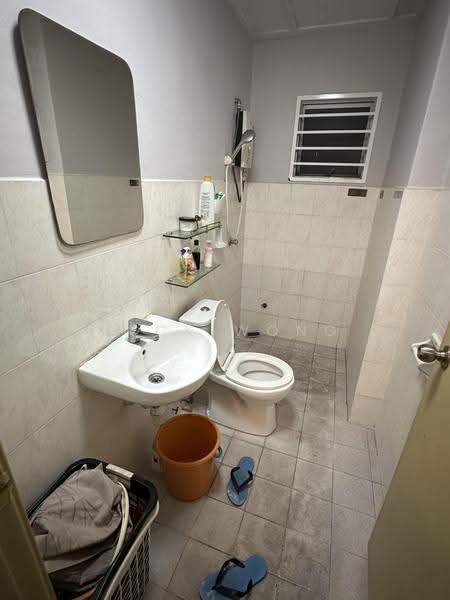 Pangsapuri untuk Disewa di Jalil Damai Apartments - Jack Wong - Bathroom - PropertyGuru.com.my