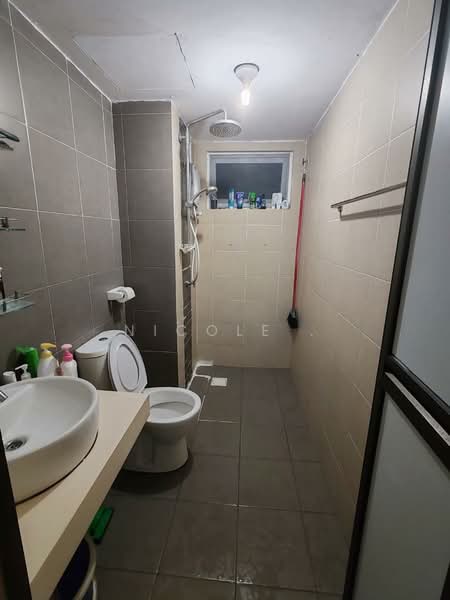 Kondominium untuk Dijual di First Residence (Residensi Unggul) - Nicole . - Bathroom - PropertyGuru.com.my