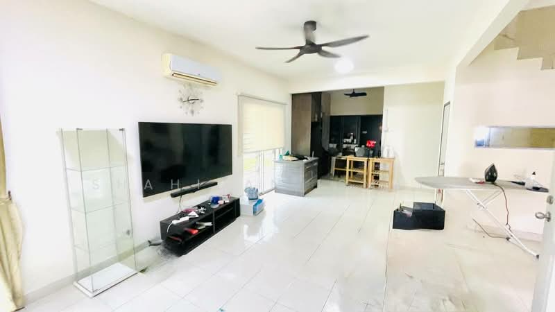 Rumah Berkembar untuk Dijual di Alam Suria (Puncak Alam) - Shahidan Ismail - Living Room - PropertyGuru.com.my