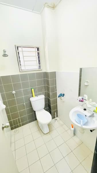 Rumah Berkembar untuk Dijual di Alam Suria (Puncak Alam) - Shahidan Ismail - Bathroom - PropertyGuru.com.my