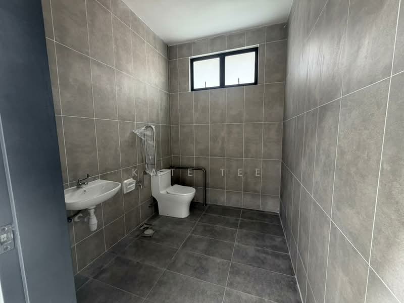 Kilang untuk Disewa di Eco Business Park 1 (Johor Bahru) - Kate Tee - Bathroom - PropertyGuru.com.my