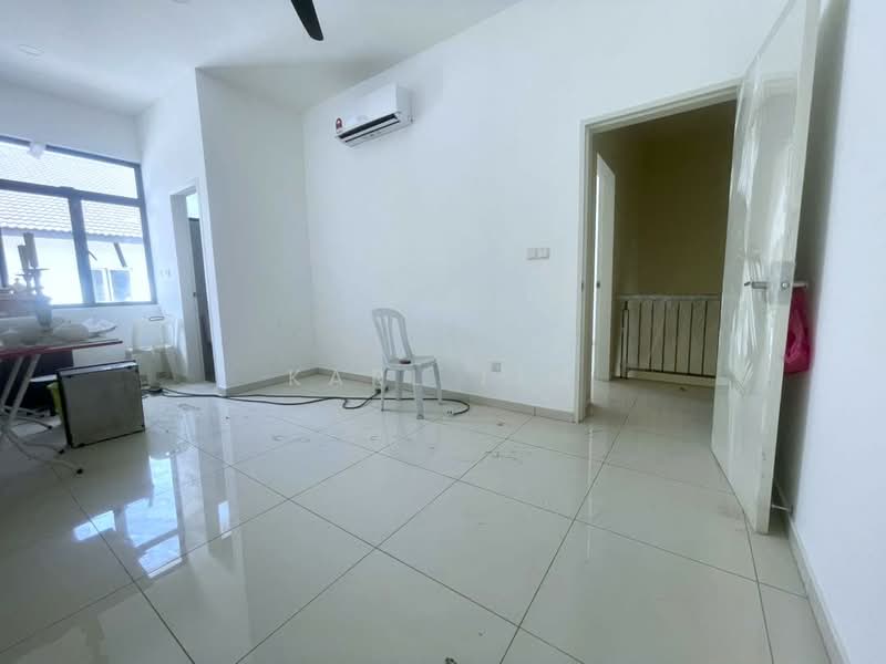 2-storey Terraced House for Sale in Taman Desa Tebrau (Tebrau) - Karl Lim - Living Room - PropertyGuru.com.my