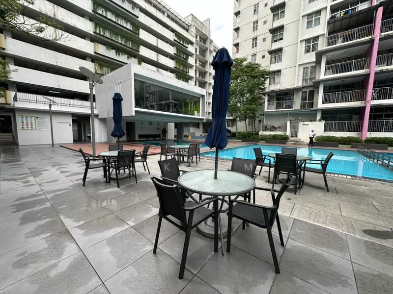 Kondominium untuk Dijual di Midfields - Jake Lim - Pool - PropertyGuru.com.my