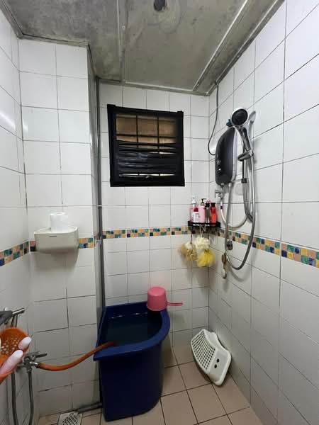 Apartment for Sale at Pangsapuri Seri Jati - Nazrin Hakimin - Bathroom - PropertyGuru.com.my