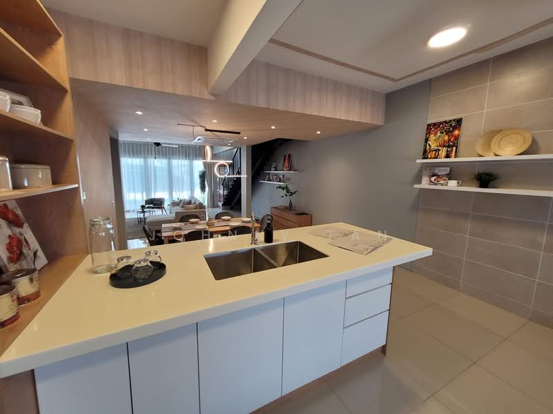 Townhouse for Sale in Kayu Ara (Selangor) - Johnny Tan - Kitchen - PropertyGuru.com.my
