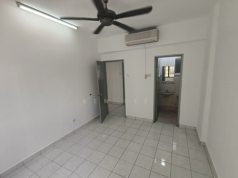 Condominium for Sale at Pelangi Damansara - Ken Lee - Master Room - PropertyGuru.com.my