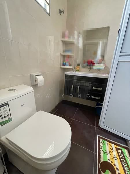 Semi-Detached House for Sale in Laman Residen Kipark Sri Utara (Batu Caves) - CW Kong - Bathroom - PropertyGuru.com.my