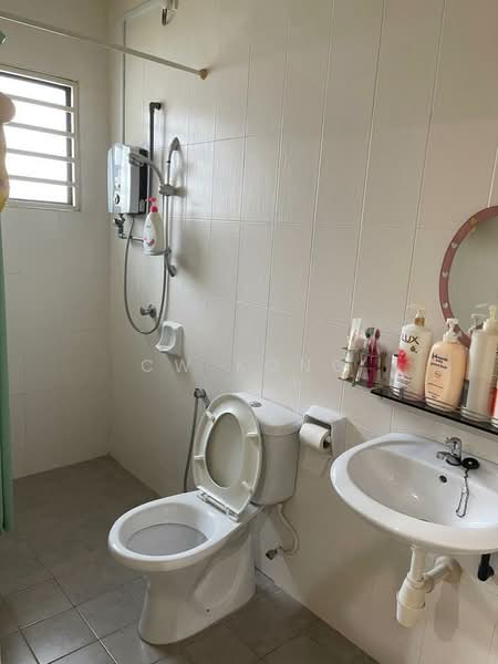 Semi-Detached House for Sale in Laman Residen Kipark Sri Utara (Batu Caves) - CW Kong - Bathroom - PropertyGuru.com.my