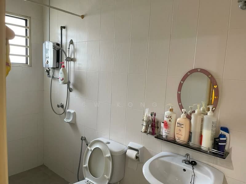 Semi-Detached House for Sale in Laman Residen Kipark Sri Utara (Batu Caves) - CW Kong - Bathroom - PropertyGuru.com.my