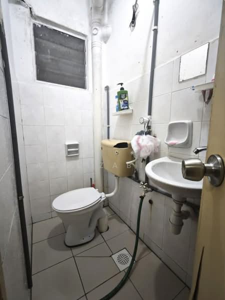 Pangsapuri untuk Dijual di saujana apartment - Azri Zabidin - Bathroom - PropertyGuru.com.my