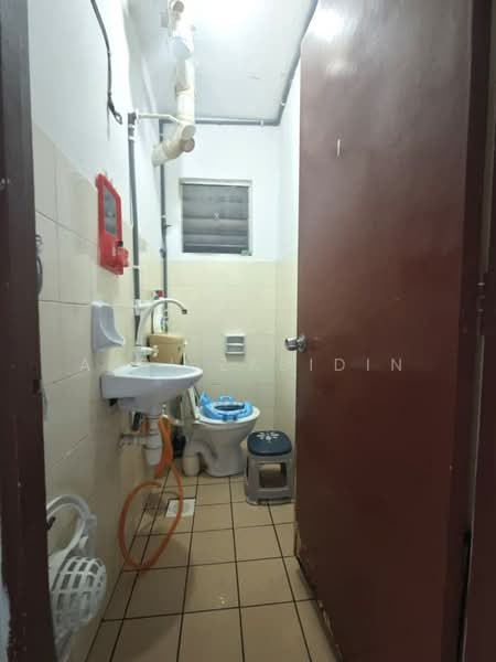 Pangsapuri untuk Dijual di saujana apartment - Azri Zabidin - Bathroom - PropertyGuru.com.my