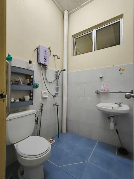Rumah Teres untuk Dijual di Taman Pelangi Indah (Ulu Tiram) - Joan Ng - Bathroom - PropertyGuru.com.my