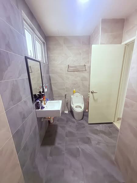 Servis Apartment untuk Disewa di Pinnacle Tower - Jessy Koh - Bathroom - PropertyGuru.com.my