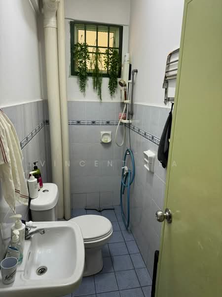 Pangsapuri untuk Disewa di Villa Bestari Apartment - Vincent Tea - Bathroom - PropertyGuru.com.my