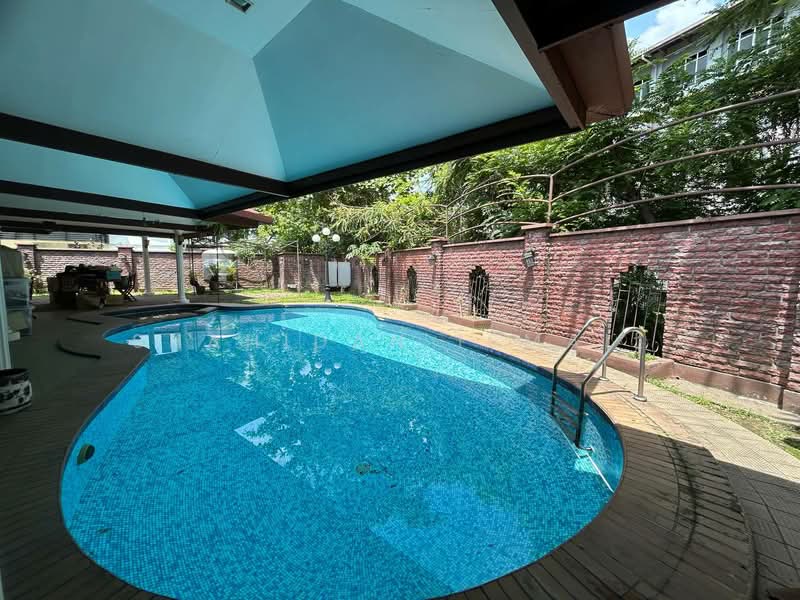 Bungalow for Sale in Seksyen 16 (Petaling Jaya) - Shahidan Ismail - Pool - PropertyGuru.com.my