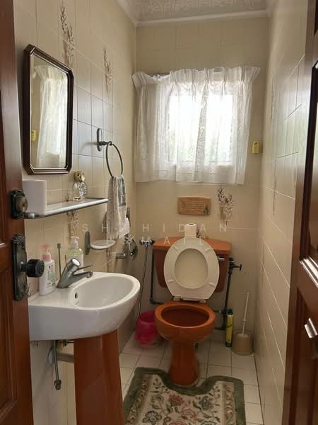 Bungalow for Sale in Seksyen 16 (Petaling Jaya) - Shahidan Ismail - Bathroom - PropertyGuru.com.my