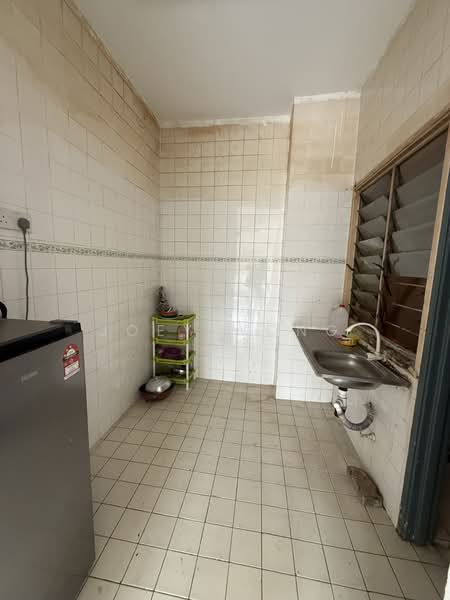 Pangsapuri untuk Disewa di Sri Teratai Apartment - Joey Wong - Kitchen - PropertyGuru.com.my