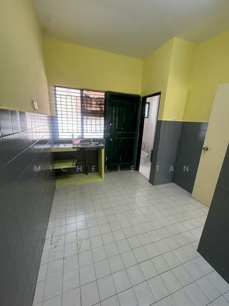 2-storey Terraced House for Sale in Taman Desaria (Petaling Jaya) - Michelle Tan - Kitchen - PropertyGuru.com.my