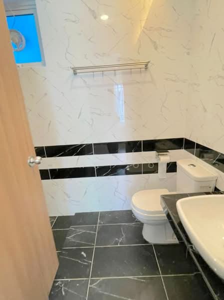 Kondominium untuk Disewa di QuayWest Residence - Kenny Ooi - Bathroom - PropertyGuru.com.my