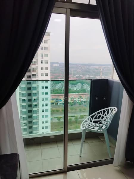 Servis Apartment untuk Dijual di Meridin Bayvue Serviced Apartment - Bernice Tee - Balcony - PropertyGuru.com.my