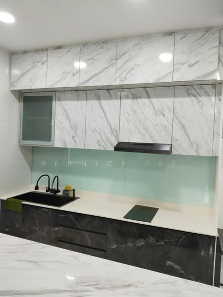 Servis Apartment untuk Dijual di Meridin Bayvue Serviced Apartment - Bernice Tee - Kitchen - PropertyGuru.com.my