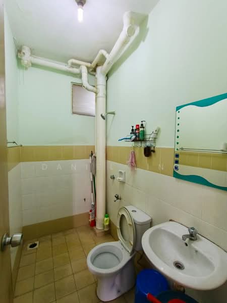 Apartment for Sale at Kipark Apartment - Daniel Ling - Bathroom - PropertyGuru.com.my