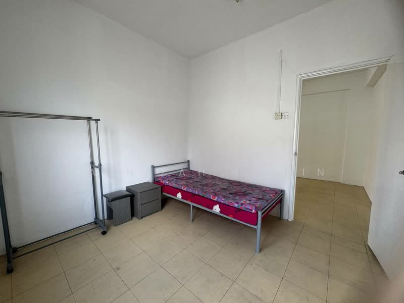 Flat for Sale at Taman Bukit Segar - Masnizah Arifin - Bedroom - PropertyGuru.com.my
