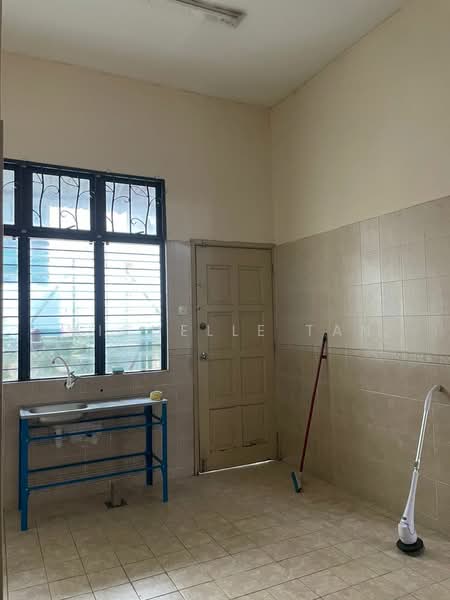 Rumah Teres 3 Tingkat untuk Dijual di Shah Alam (Selangor) - Michelle Tan - Kitchen - PropertyGuru.com.my