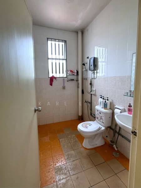 2-storey Terraced House for Sale in Taman Seri Austin (Tebrau) - Karl Lim - Bathroom - PropertyGuru.com.my