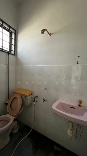2-storey Terraced House for Sale in Taman Bersatu (Kulai) - Wayne Ng - Bathroom - PropertyGuru.com.my