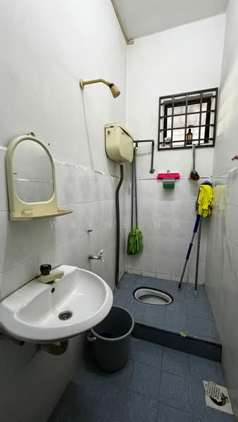 2-storey Terraced House for Sale in Taman Bersatu (Kulai) - Wayne Ng - Bathroom - PropertyGuru.com.my