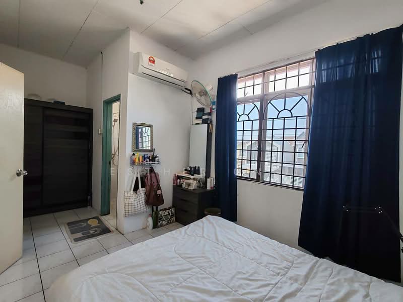 Rumah Teres untuk Dijual di Bandar Putra Permai (Seri Kembangan) - Esther Ong - Bedroom - PropertyGuru.com.my