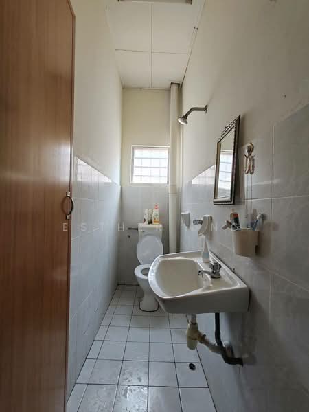 Rumah Teres untuk Dijual di Bandar Putra Permai (Seri Kembangan) - Esther Ong - Bathroom - PropertyGuru.com.my