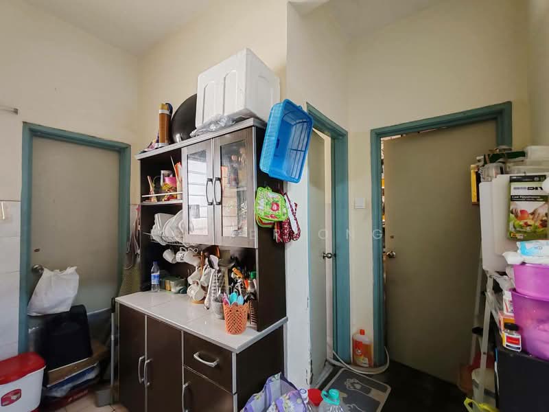 Rumah Teres untuk Dijual di Bandar Putra Permai (Seri Kembangan) - Esther Ong - Kitchen - PropertyGuru.com.my