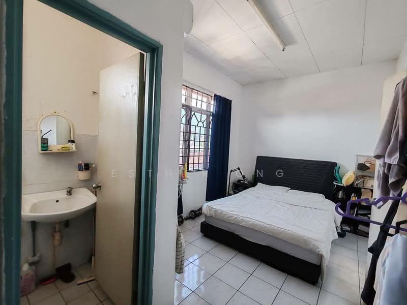 Rumah Teres untuk Dijual di Bandar Putra Permai (Seri Kembangan) - Esther Ong - Bedroom - PropertyGuru.com.my
