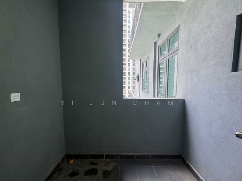 Kondominium untuk Dijual di The Henge - Yi Jun Cham - Balcony - PropertyGuru.com.my