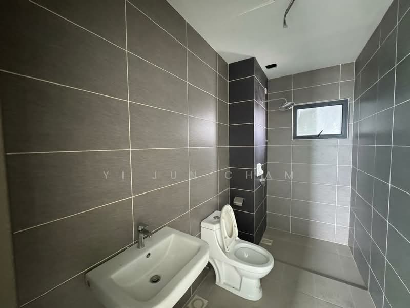 Kondominium untuk Dijual di The Henge - Yi Jun Cham - Bathroom - PropertyGuru.com.my