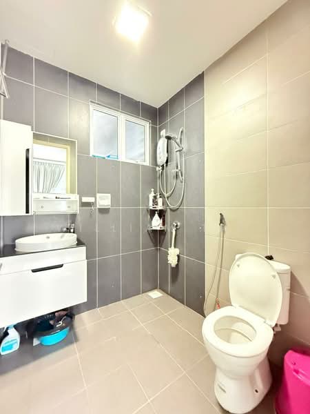 Servis Apartment untuk Dijual di Skysuites @ Meldrum Hills - William Tay - Bathroom - PropertyGuru.com.my