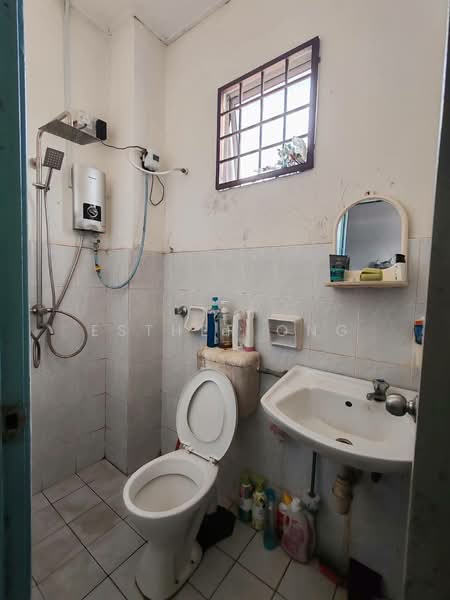 Rumah Teres 2 Tingkat untuk Dijual di Seri Kembangan (Selangor) - Esther Ong - Bathroom - PropertyGuru.com.my