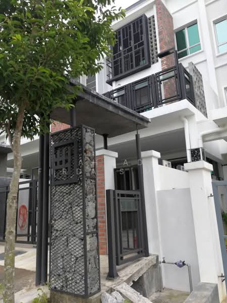 3-storey Terraced House for Sale in Kajang (Selangor) - Ahmad Firdaus Mahmod - Exterior - PropertyGuru.com.my