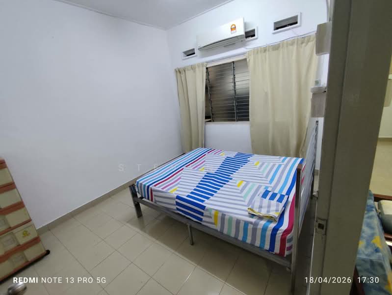 Rumah Teres 1 Tingkat untuk Disewa di Taman Century (Johor Bahru) - Steven Ee - Bedroom - PropertyGuru.com.my