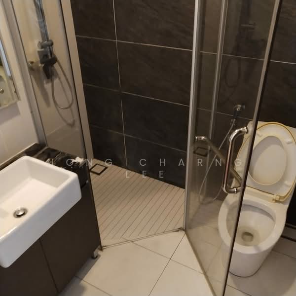 Kondominium untuk Disewa di Bay Point @ Country Garden Danga Bay - Hong Charng Lee - Bathroom - PropertyGuru.com.my