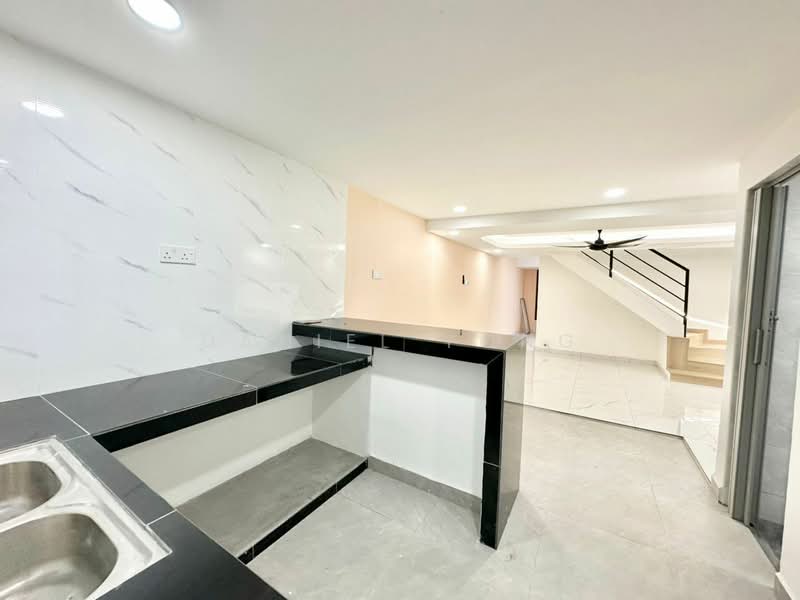 2-storey Terraced House for Sale in Taman Megah Ria (Masai) - Daniel Yong - Kitchen - PropertyGuru.com.my