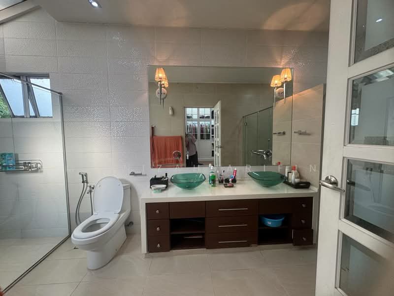 Bungalow for Sale in Petaling Jaya (Selangor) - Masnizah Arifin - Bathroom - PropertyGuru.com.my